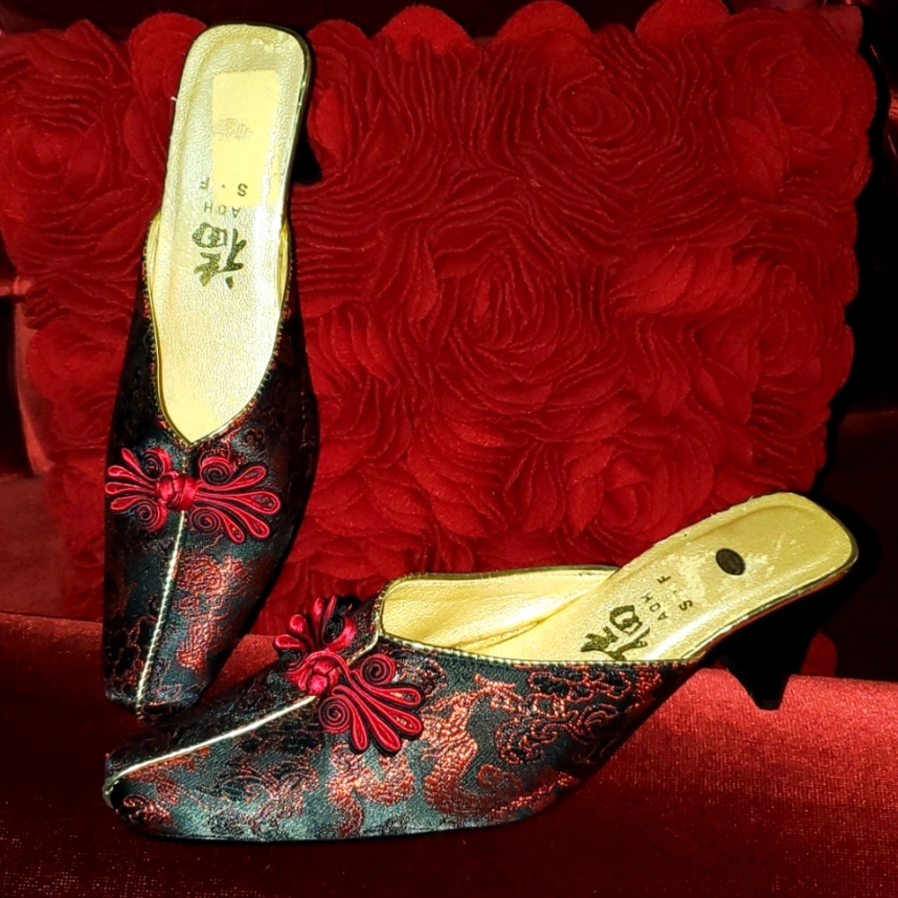 Chinese Style, Woman's Shoe, Size 7 1/2 - Picture 2 of 9